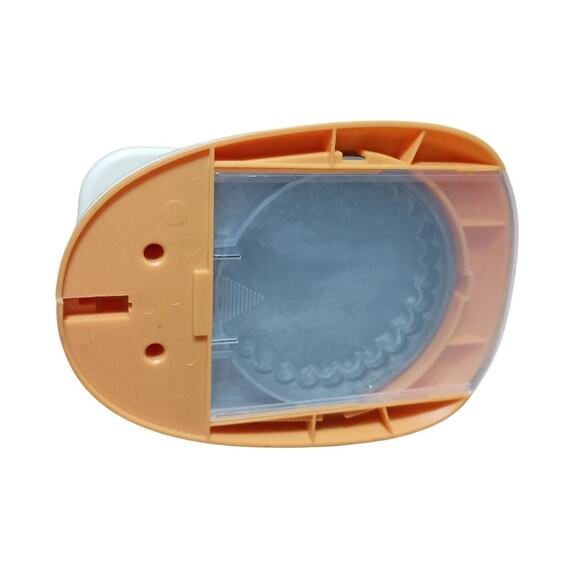 Recollections 3.5 Inc/ 8.8cm Scalloped Circle Oversize Lever Crafting Punch - Picture 6 of 6